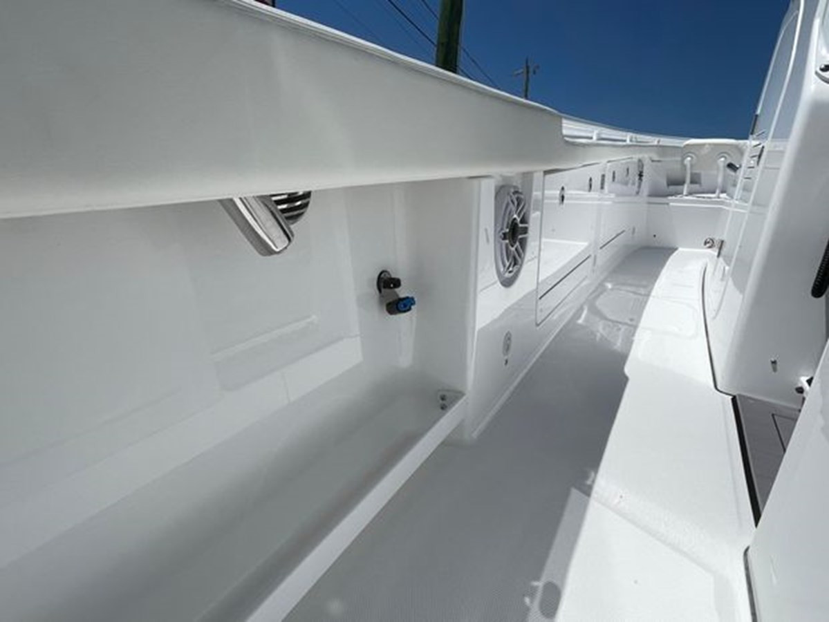 https://arconyachts.ams3.digitaloceanspaces.com/178008/conversions/large_4596604-optimize.jpg