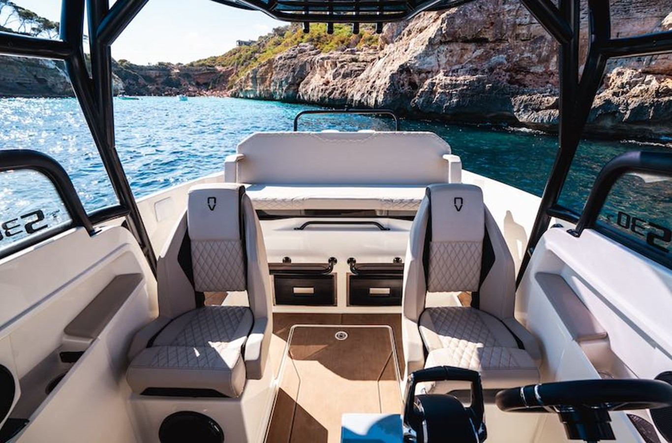 https://arconyachts.ams3.digitaloceanspaces.com/178059/conversions/large_4644593-optimize.jpg