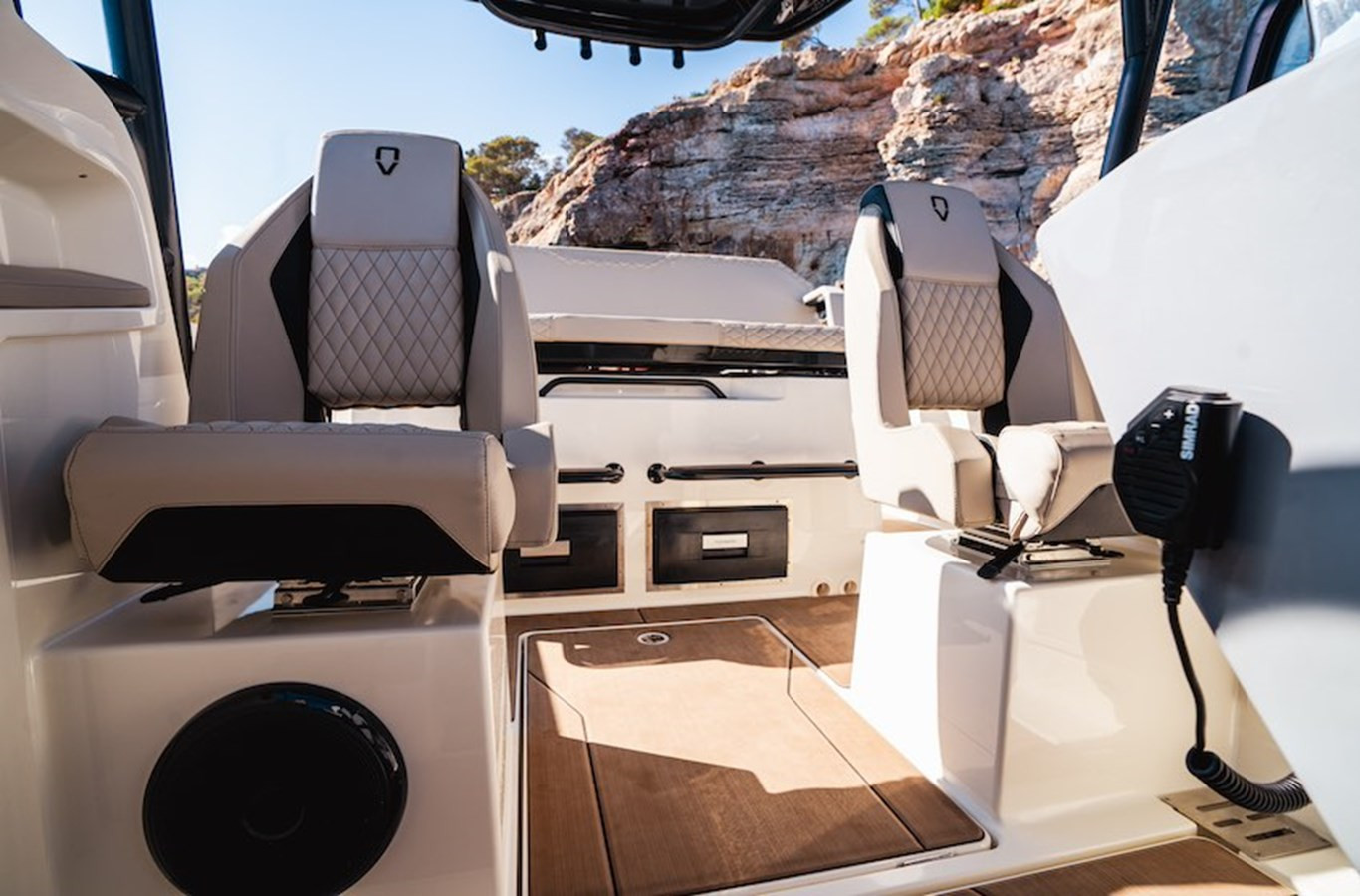 https://arconyachts.ams3.digitaloceanspaces.com/178062/conversions/large_4644594-optimize.jpg
