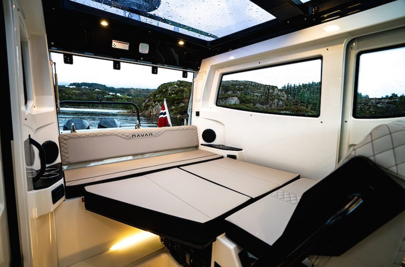https://arconyachts.ams3.digitaloceanspaces.com/178118/conversions/large_4655949-optimize.jpg