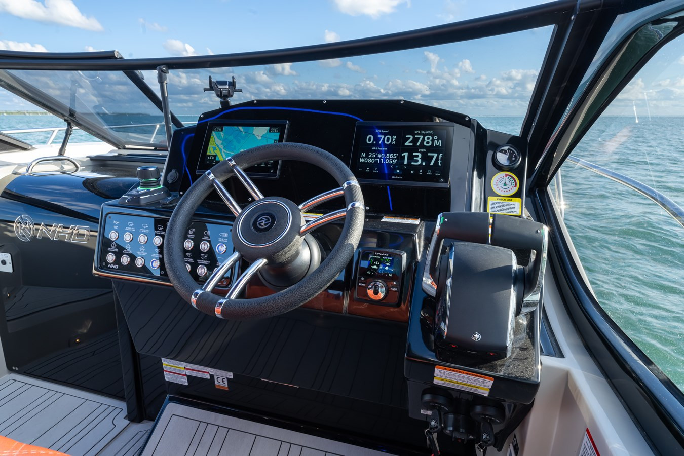 https://arconyachts.ams3.digitaloceanspaces.com/178438/conversions/large_4525378-optimize.jpg