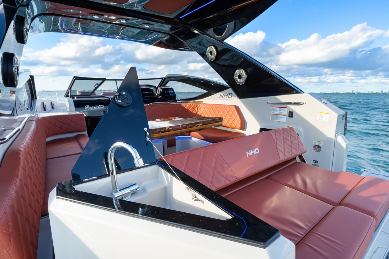 https://arconyachts.ams3.digitaloceanspaces.com/178463/conversions/large_4525388-optimize.jpg