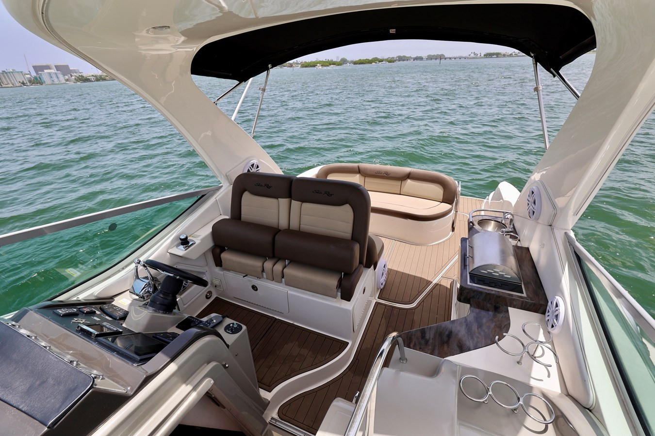 https://arconyachts.ams3.digitaloceanspaces.com/178488/conversions/large_4267626-optimize.jpg
