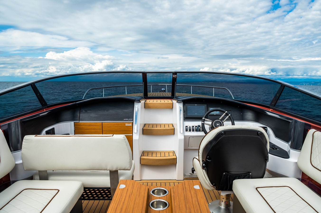 https://arconyachts.ams3.digitaloceanspaces.com/178562/conversions/large_3515876-optimize.jpg