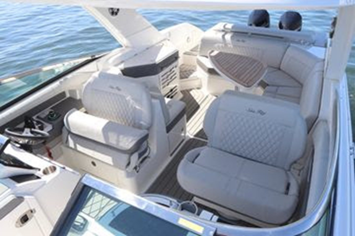 https://arconyachts.ams3.digitaloceanspaces.com/178610/conversions/large_3983976-optimize.jpg