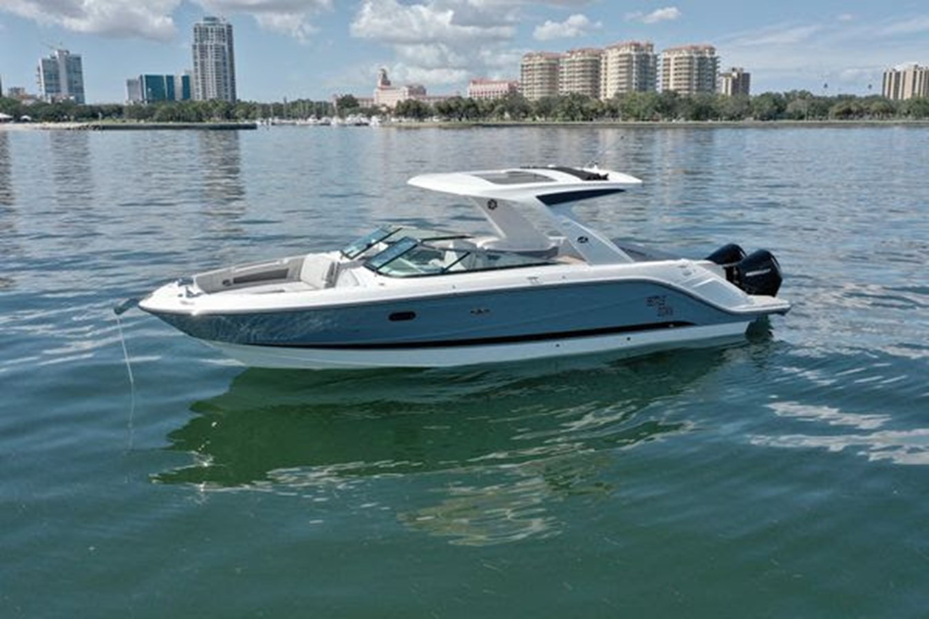 https://arconyachts.ams3.digitaloceanspaces.com/178686/conversions/large_3984010-optimize.jpg
