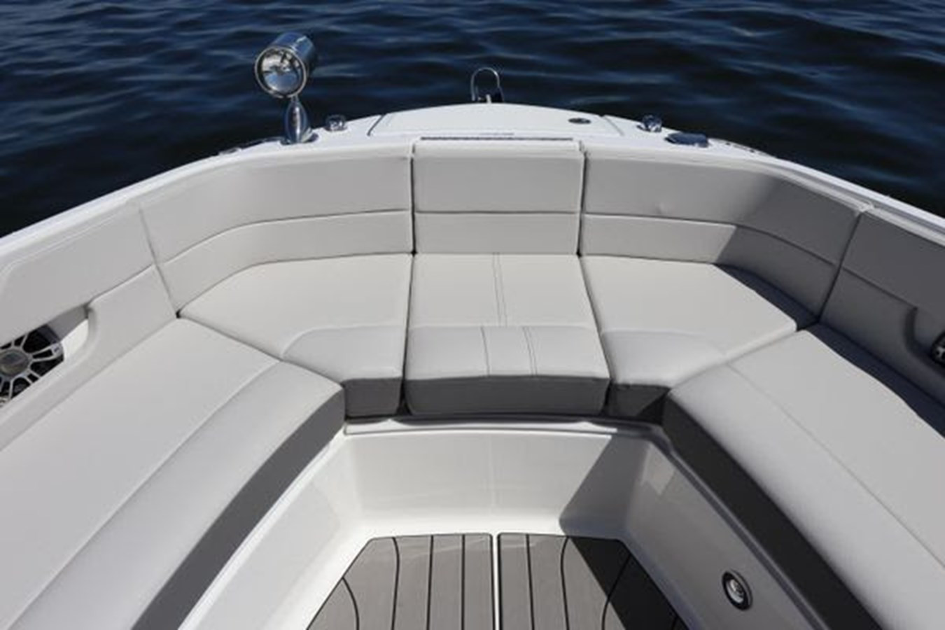 https://arconyachts.ams3.digitaloceanspaces.com/178704/conversions/large_3984018-optimize.jpg