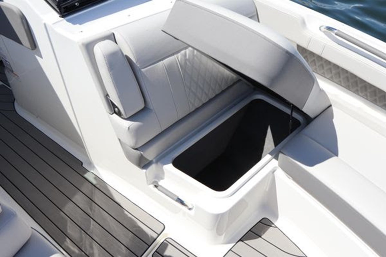 https://arconyachts.ams3.digitaloceanspaces.com/178721/conversions/large_3984027-optimize.jpg