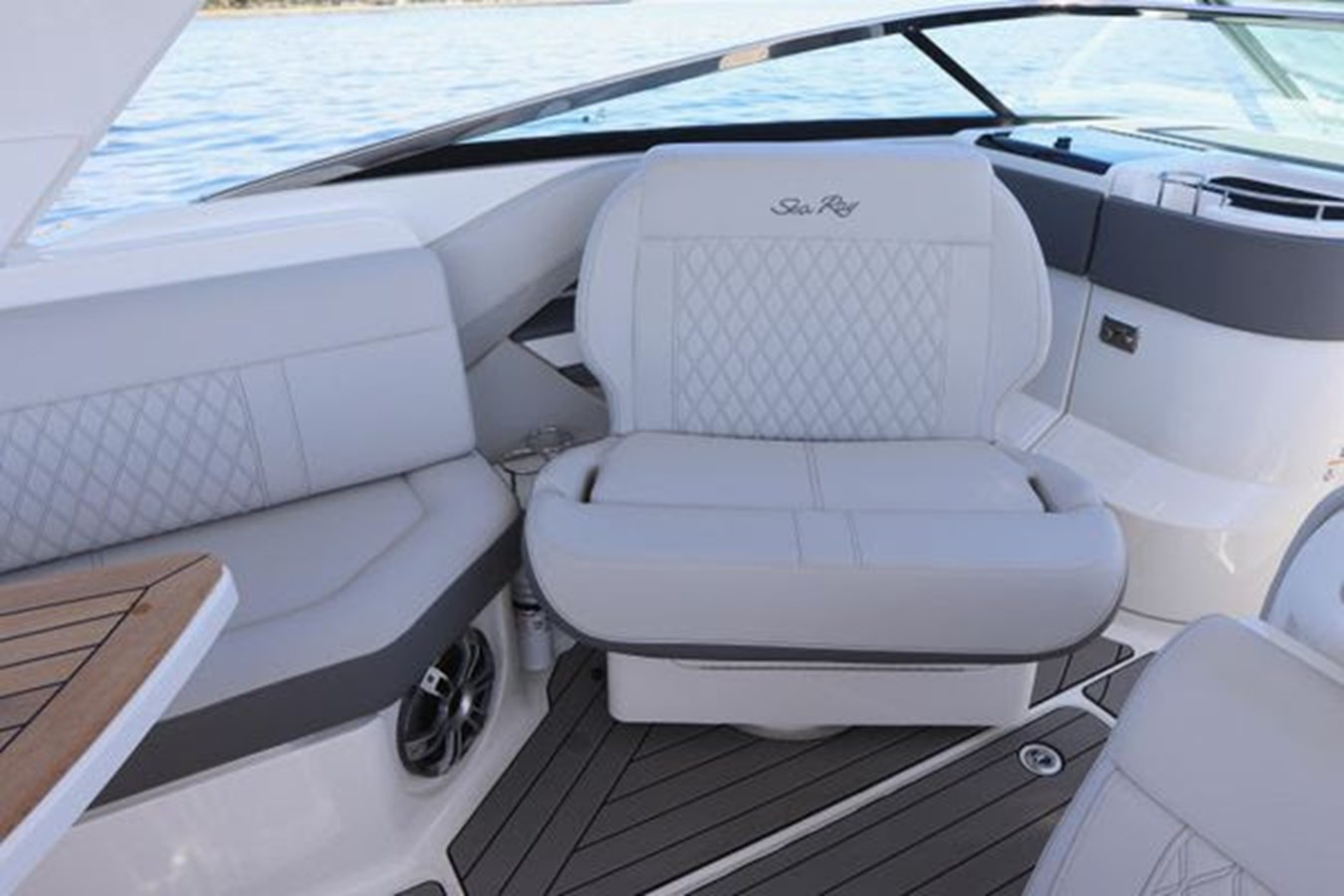 https://arconyachts.ams3.digitaloceanspaces.com/178782/conversions/large_3984058-optimize.jpg