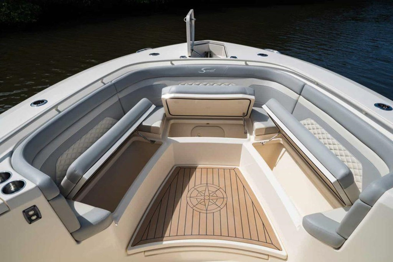 https://arconyachts.ams3.digitaloceanspaces.com/178787/conversions/large_3333584-optimize.jpg