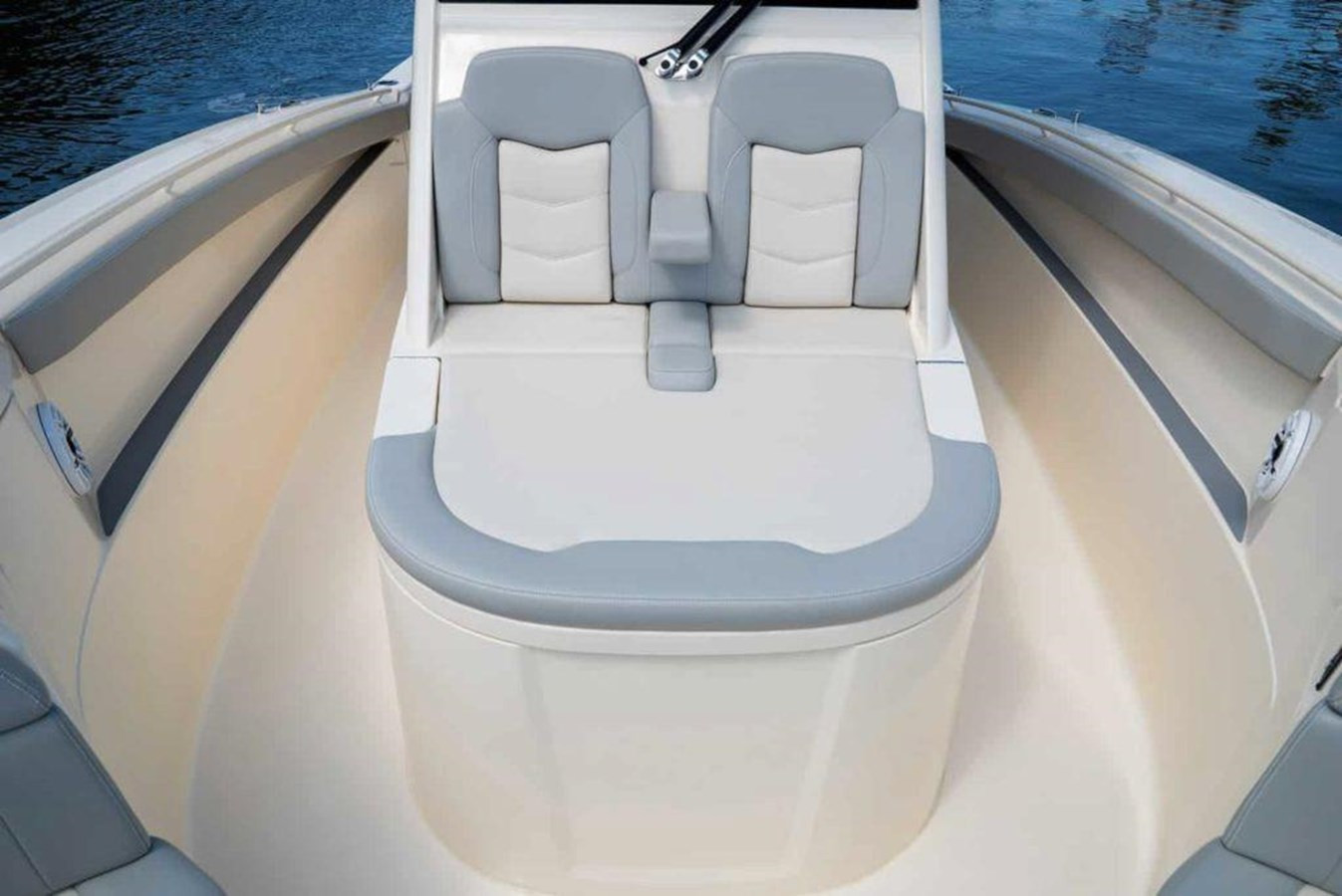https://arconyachts.ams3.digitaloceanspaces.com/178793/conversions/large_3333580-optimize.jpg