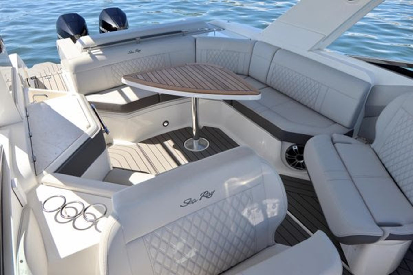 https://arconyachts.ams3.digitaloceanspaces.com/178794/conversions/large_3984065-optimize.jpg