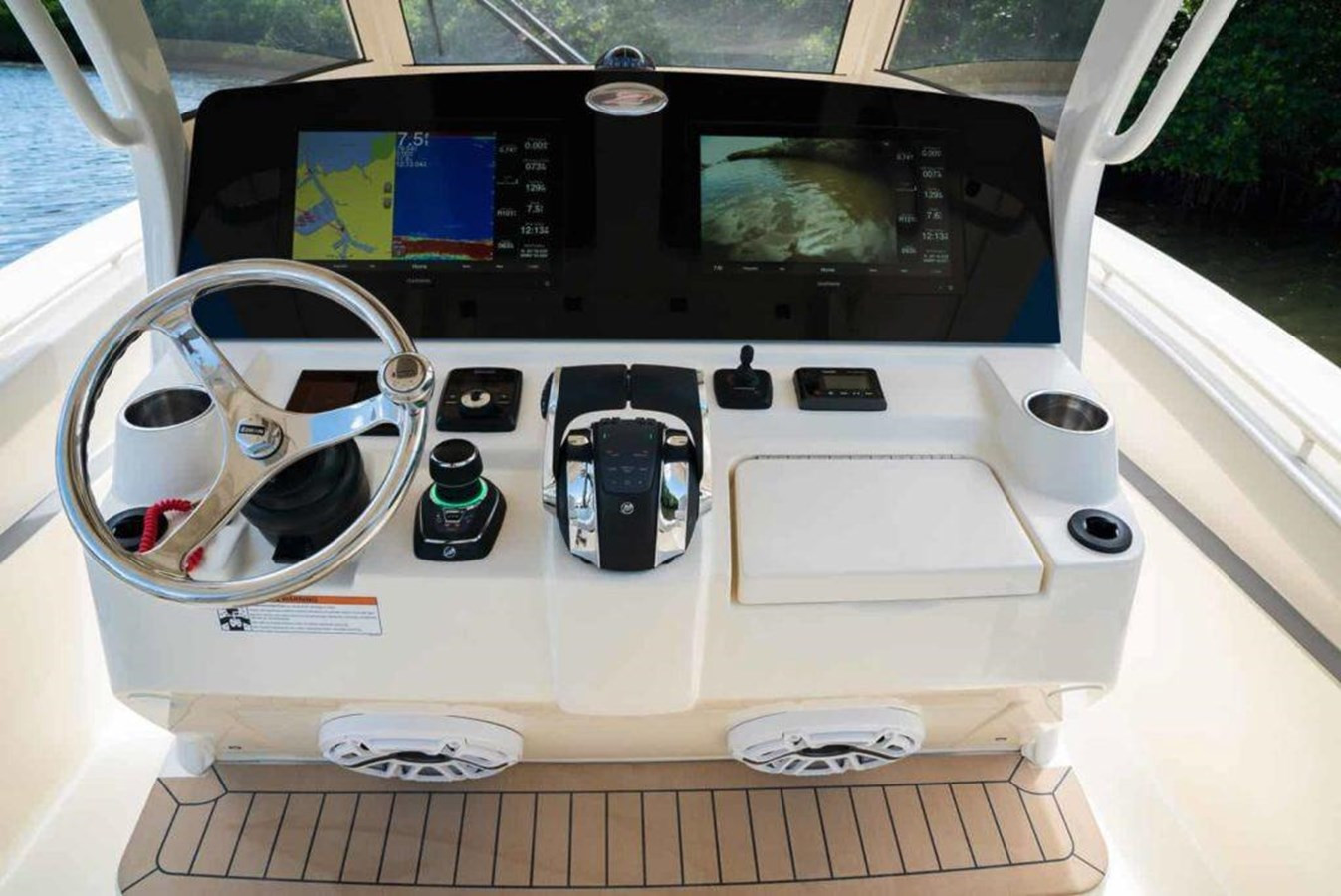 https://arconyachts.ams3.digitaloceanspaces.com/178795/conversions/large_3333579-optimize.jpg