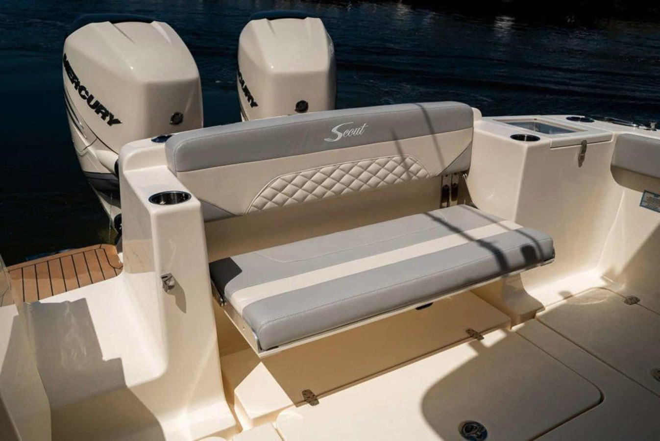 https://arconyachts.ams3.digitaloceanspaces.com/178801/conversions/large_3333577-optimize.jpg