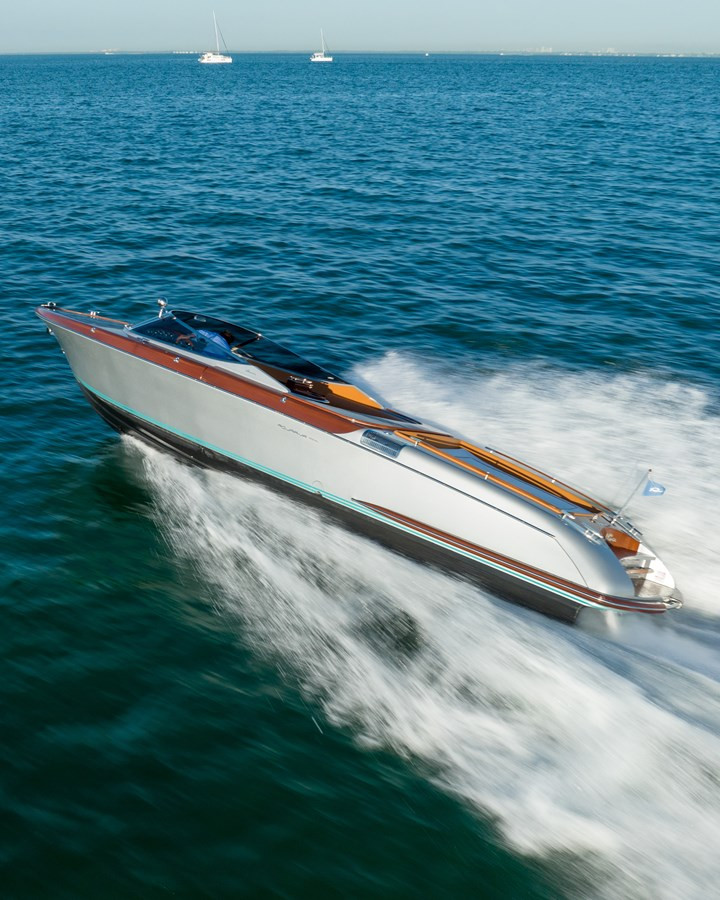 https://arconyachts.ams3.digitaloceanspaces.com/178843/conversions/large_3626525-optimize.jpg