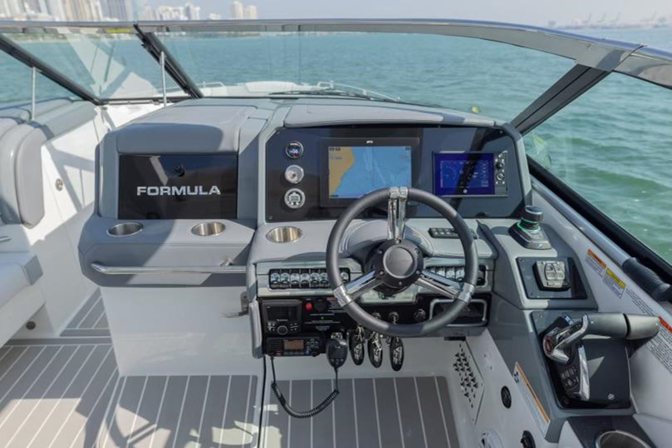 https://arconyachts.ams3.digitaloceanspaces.com/179040/conversions/large_4031903-optimize.jpg
