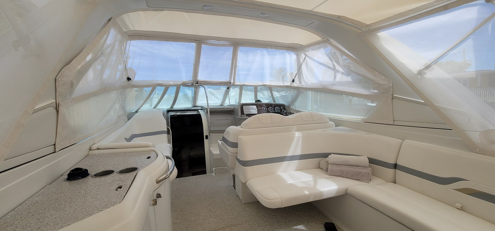 https://arconyachts.ams3.digitaloceanspaces.com/179081/conversions/large_4180500-optimize.jpg