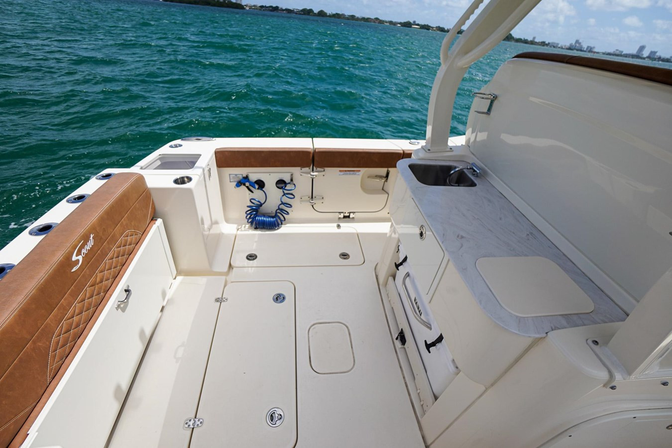 https://arconyachts.ams3.digitaloceanspaces.com/179142/conversions/large_4239437-optimize.jpg