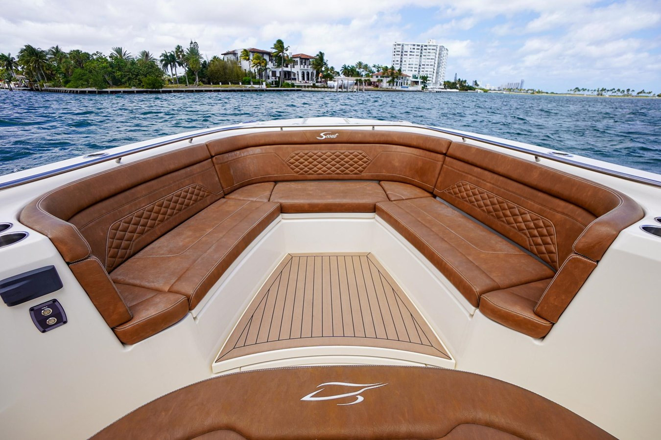 https://arconyachts.ams3.digitaloceanspaces.com/179184/conversions/large_4239453-optimize.jpg