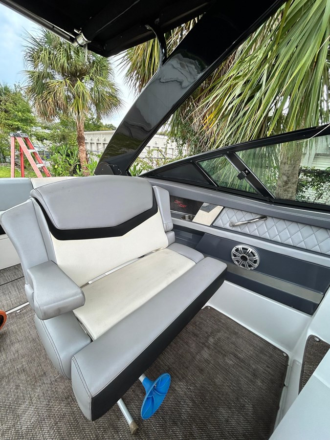 https://arconyachts.ams3.digitaloceanspaces.com/179473/conversions/large_4370056-optimize.jpg