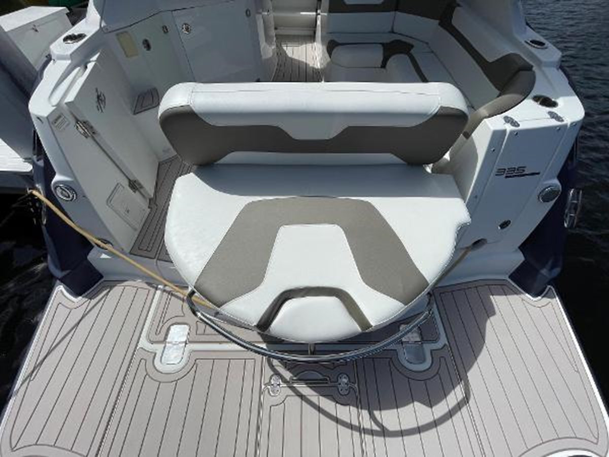 MONTEREY 335 SPORT YACHT