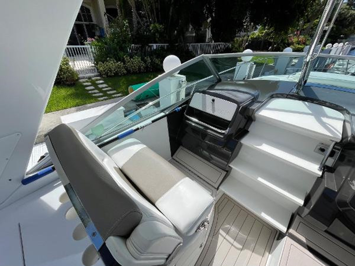 https://arconyachts.ams3.digitaloceanspaces.com/179486/conversions/large_4376841-optimize.jpg