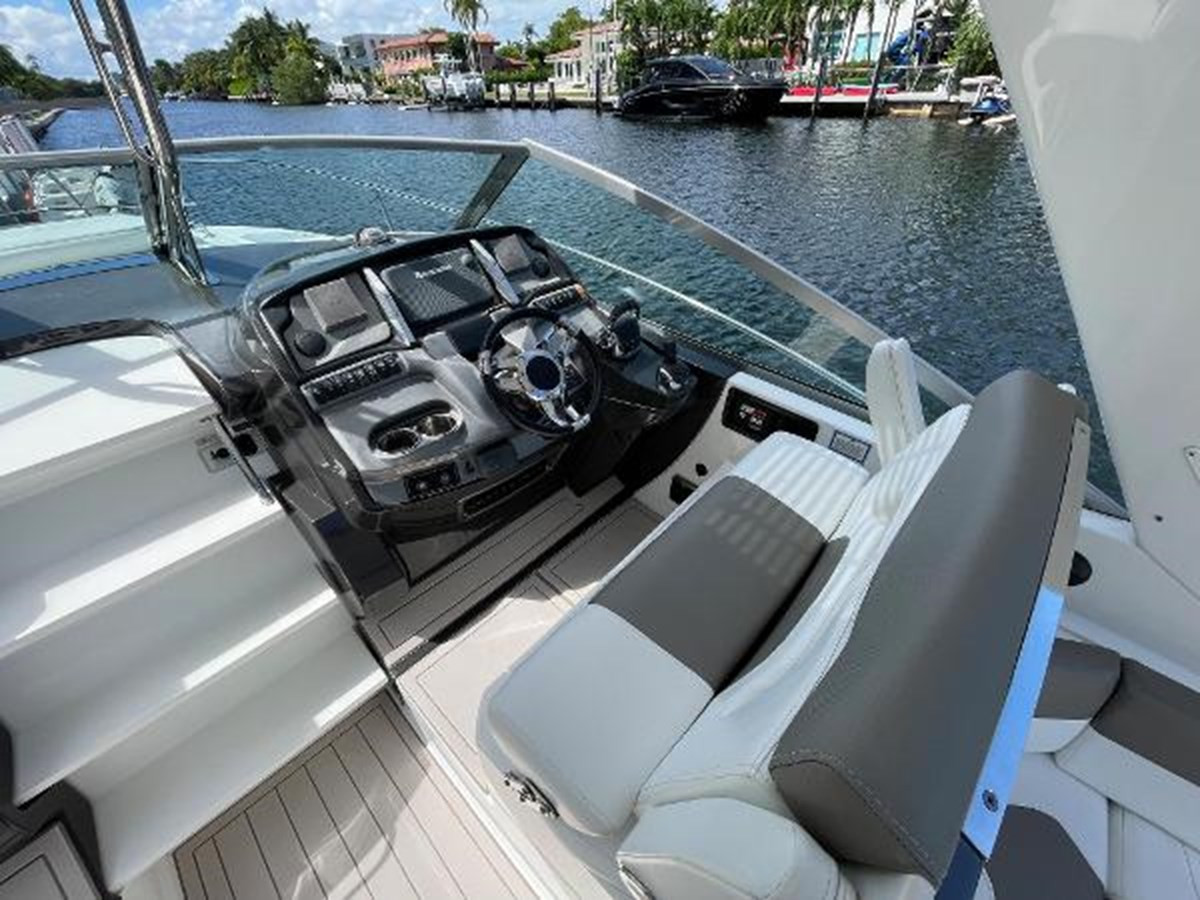 https://arconyachts.ams3.digitaloceanspaces.com/179489/conversions/large_4376842-optimize.jpg