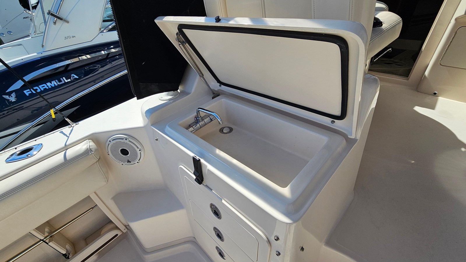 https://arconyachts.ams3.digitaloceanspaces.com/179524/conversions/large_4370282-optimize.jpg