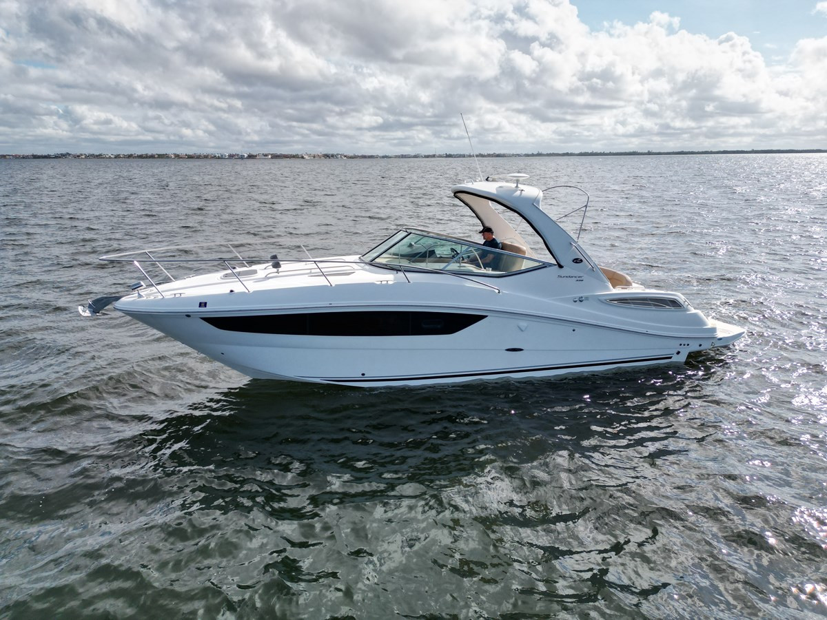 https://arconyachts.ams3.digitaloceanspaces.com/179559/conversions/large_4624193-optimize.jpg