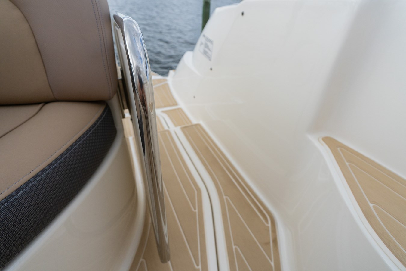 https://arconyachts.ams3.digitaloceanspaces.com/179565/conversions/large_4624195-optimize.jpg
