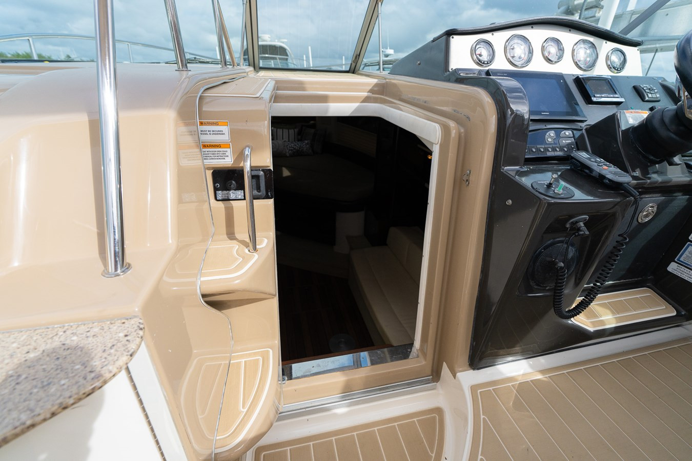 https://arconyachts.ams3.digitaloceanspaces.com/179592/conversions/large_4624204-optimize.jpg