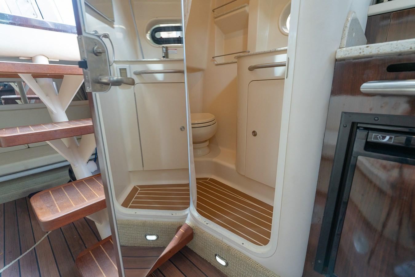 https://arconyachts.ams3.digitaloceanspaces.com/179649/conversions/large_4624225-optimize.jpg