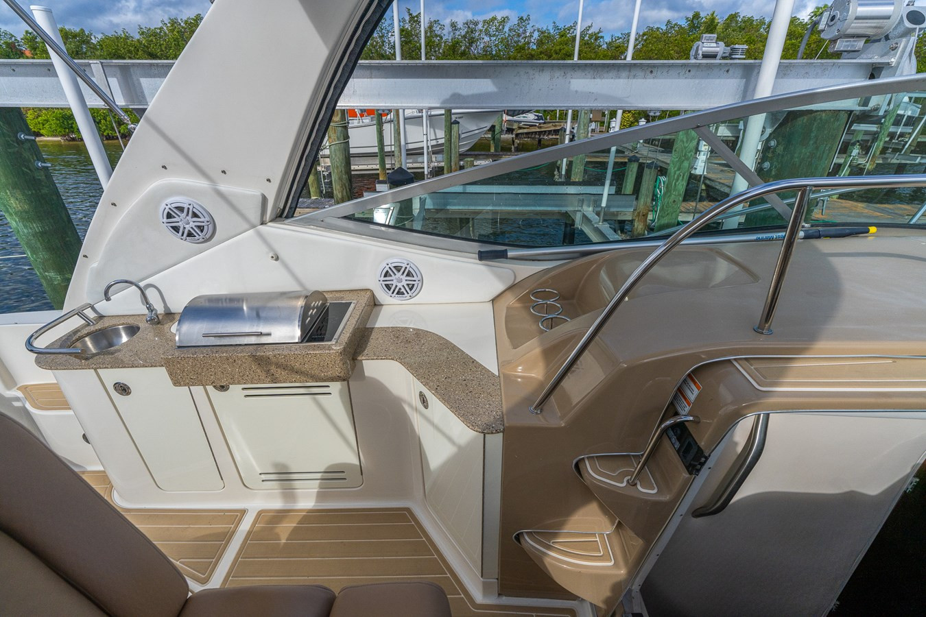 https://arconyachts.ams3.digitaloceanspaces.com/179679/conversions/large_4624236-optimize.jpg