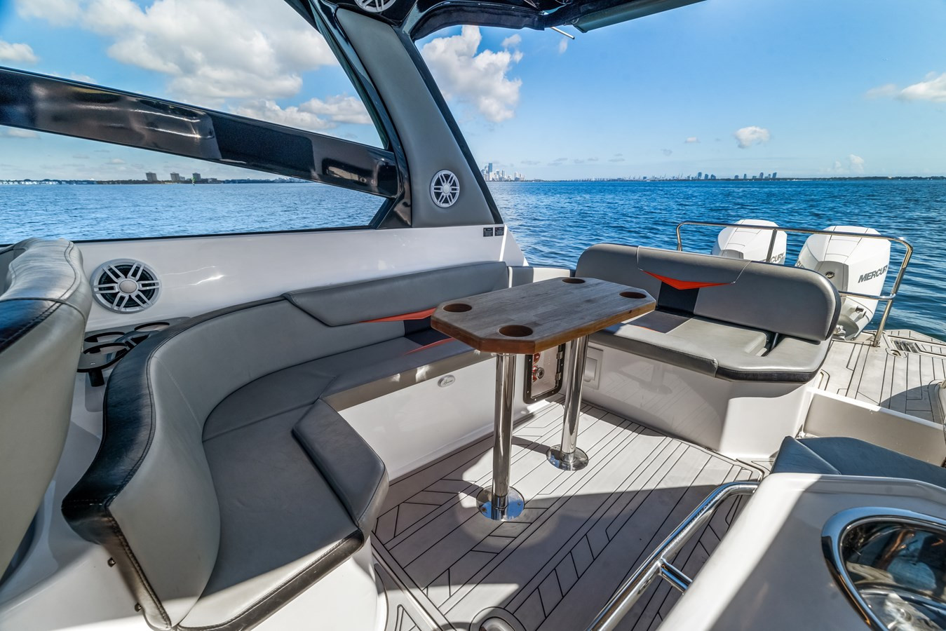 https://arconyachts.ams3.digitaloceanspaces.com/179778/conversions/large_4840427-optimize.jpg