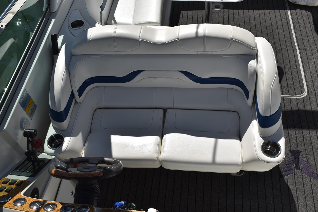 https://arconyachts.ams3.digitaloceanspaces.com/179831/conversions/large_4843161-optimize.jpg
