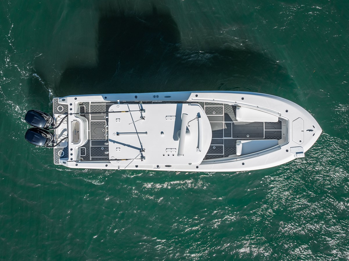 https://arconyachts.ams3.digitaloceanspaces.com/179897/conversions/large_4130592-optimize.jpg