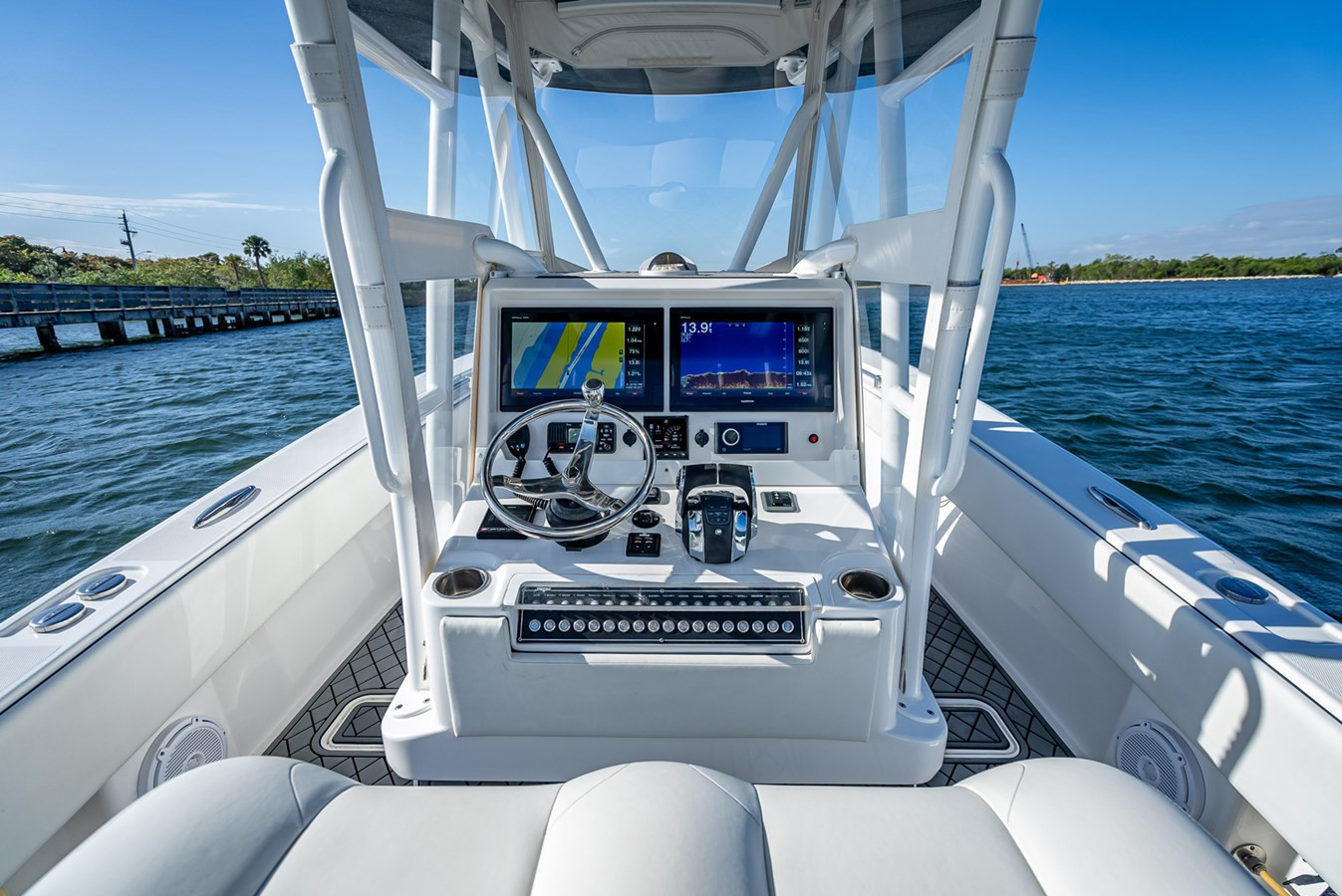 https://arconyachts.ams3.digitaloceanspaces.com/179950/conversions/large_4130611-optimize.jpg