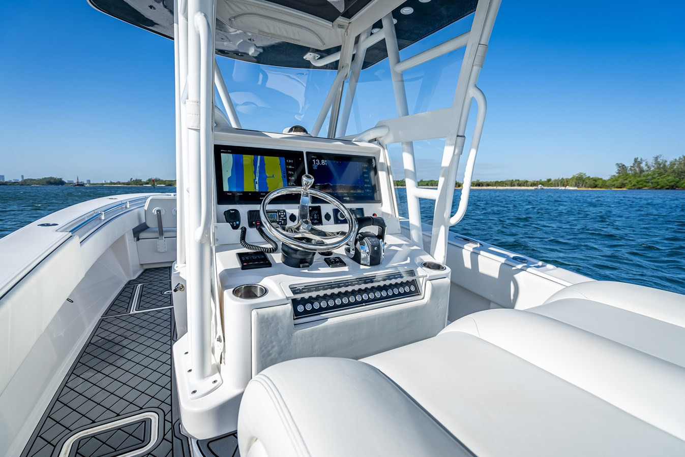 https://arconyachts.ams3.digitaloceanspaces.com/179952/conversions/large_4130612-optimize.jpg