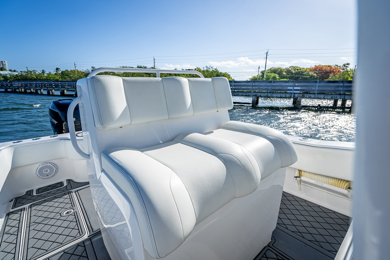 https://arconyachts.ams3.digitaloceanspaces.com/179957/conversions/large_4130614-optimize.jpg