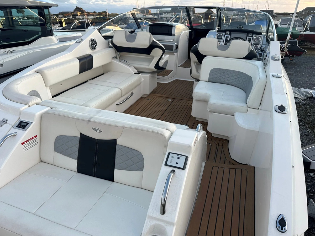 https://arconyachts.ams3.digitaloceanspaces.com/179961/conversions/large_4712761-optimize.jpg