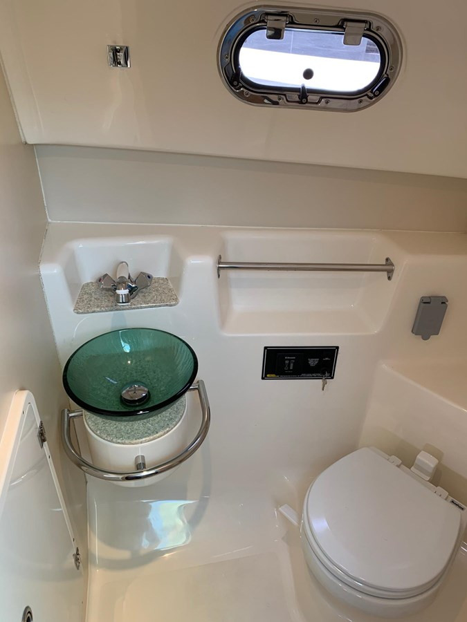 https://arconyachts.ams3.digitaloceanspaces.com/180012/conversions/large_3180356-optimize.jpg