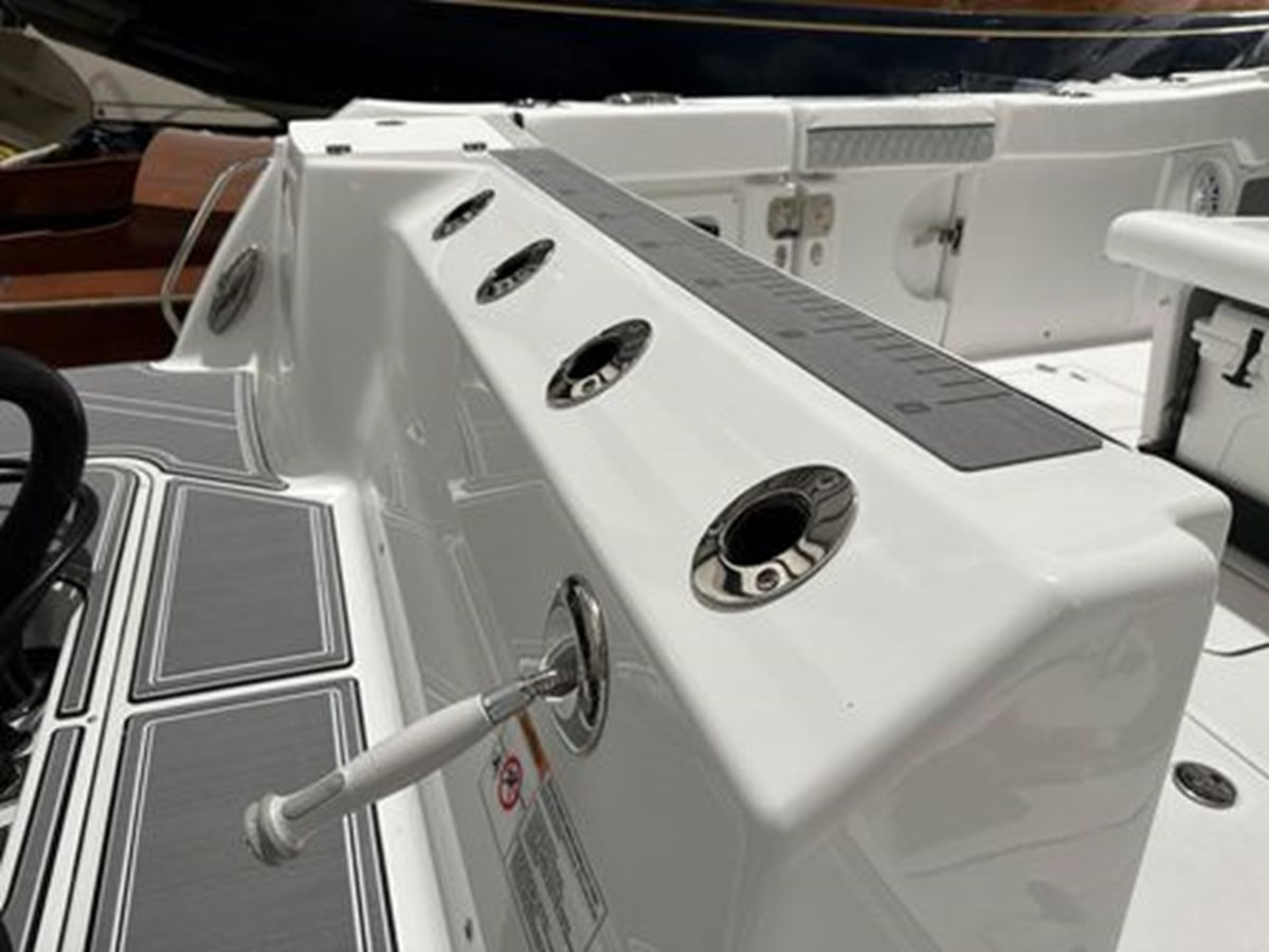 https://arconyachts.ams3.digitaloceanspaces.com/180061/conversions/large_4599015-optimize.jpg