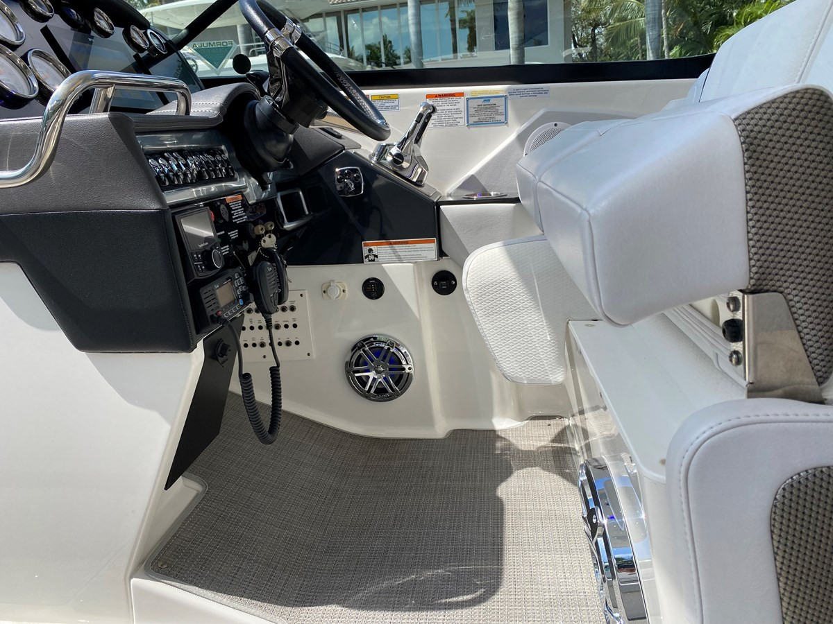 https://arconyachts.ams3.digitaloceanspaces.com/180135/conversions/large_4305736-optimize.jpg