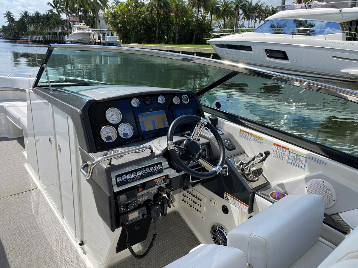 https://arconyachts.ams3.digitaloceanspaces.com/180152/conversions/large_4305741-optimize.jpg