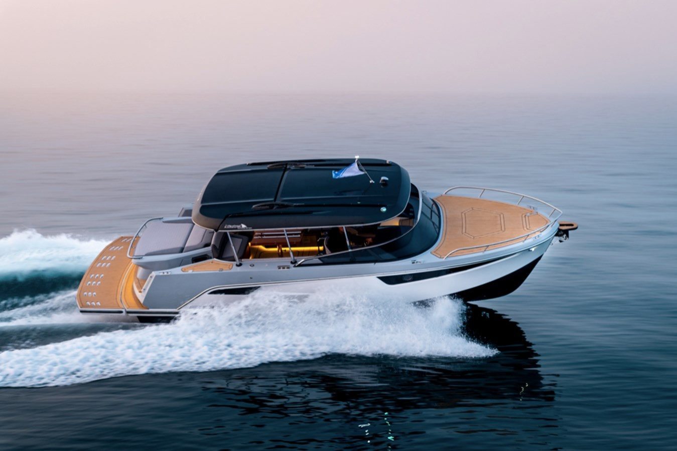 https://arconyachts.ams3.digitaloceanspaces.com/180369/conversions/large_3514462-optimize.jpg