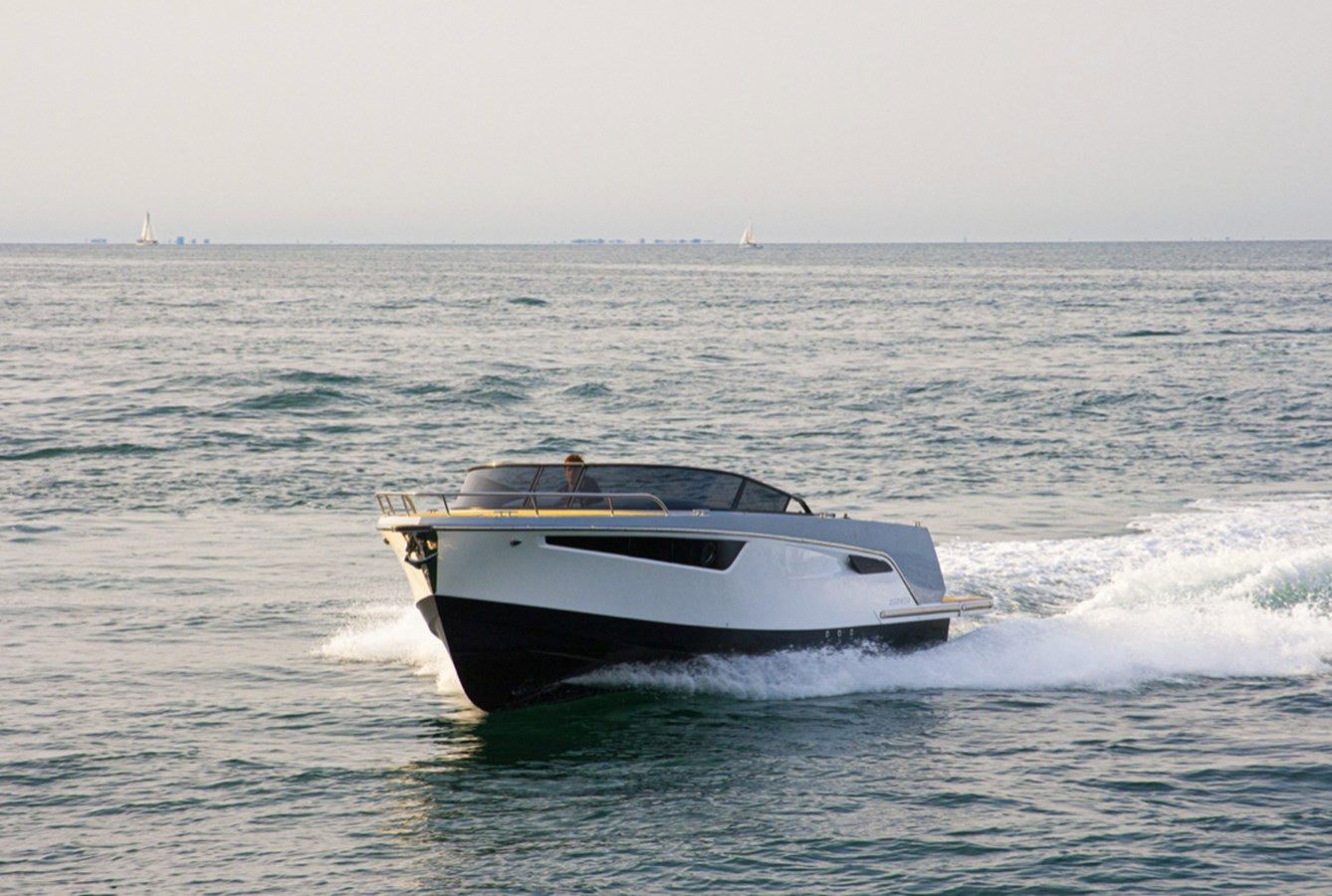 https://arconyachts.ams3.digitaloceanspaces.com/180391/conversions/large_3514475-optimize.jpg