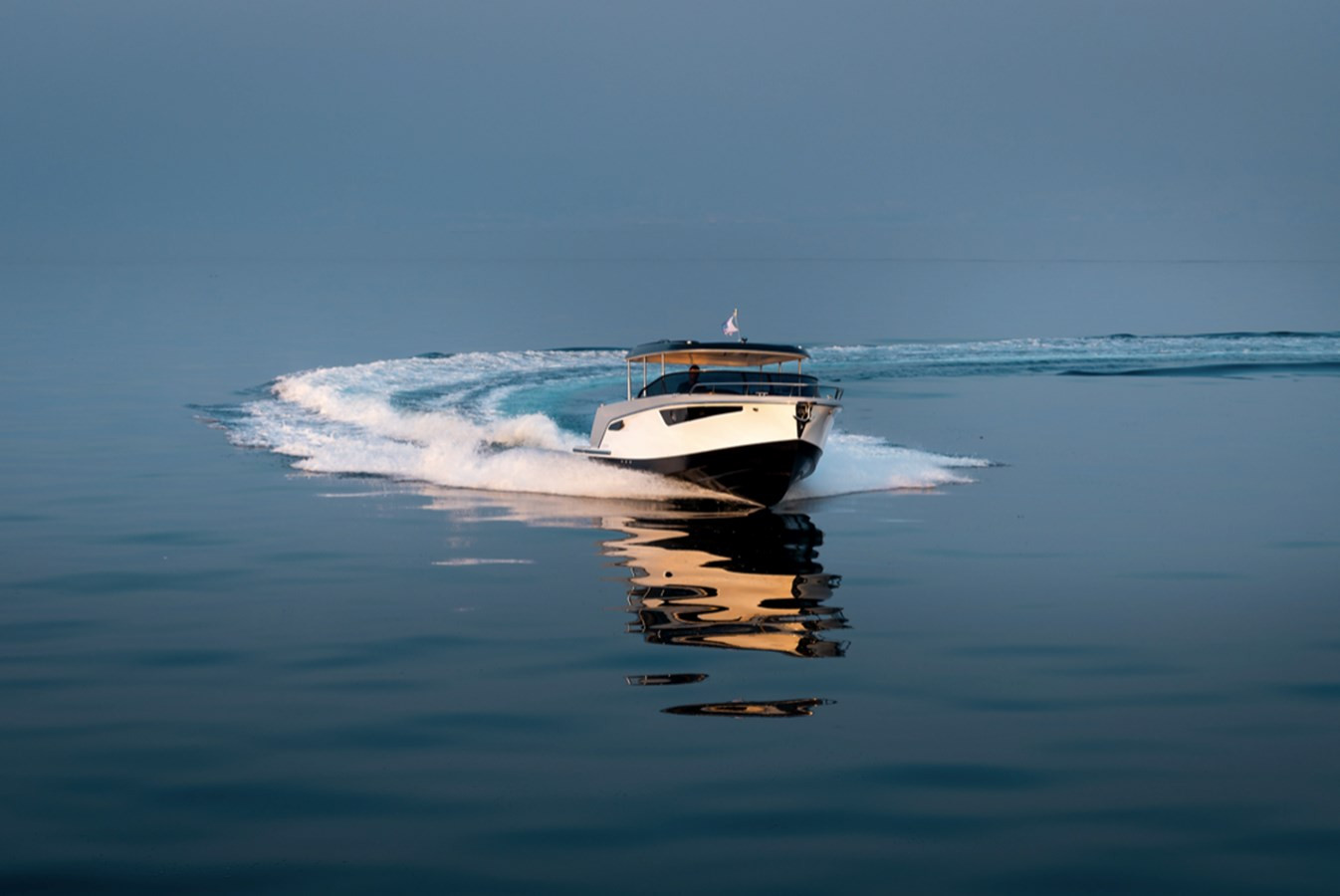 https://arconyachts.ams3.digitaloceanspaces.com/180402/conversions/large_3514478-optimize.jpg