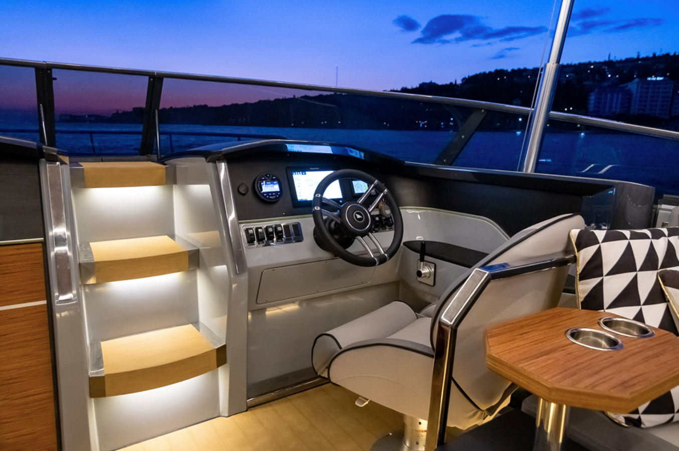 https://arconyachts.ams3.digitaloceanspaces.com/180432/conversions/large_3514589-optimize.jpg