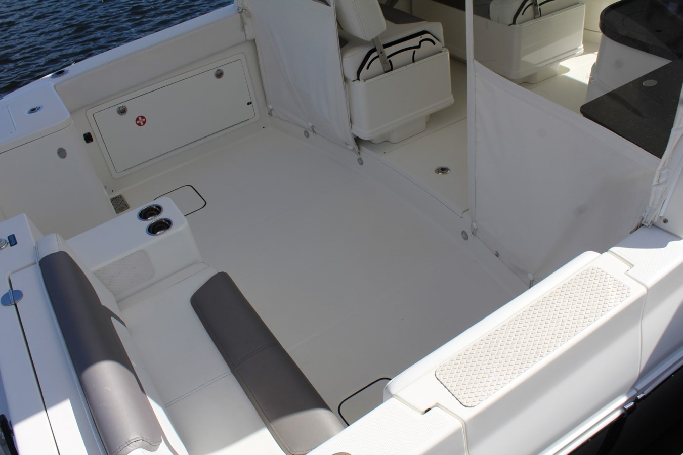https://arconyachts.ams3.digitaloceanspaces.com/180466/conversions/large_3355277-optimize.jpg
