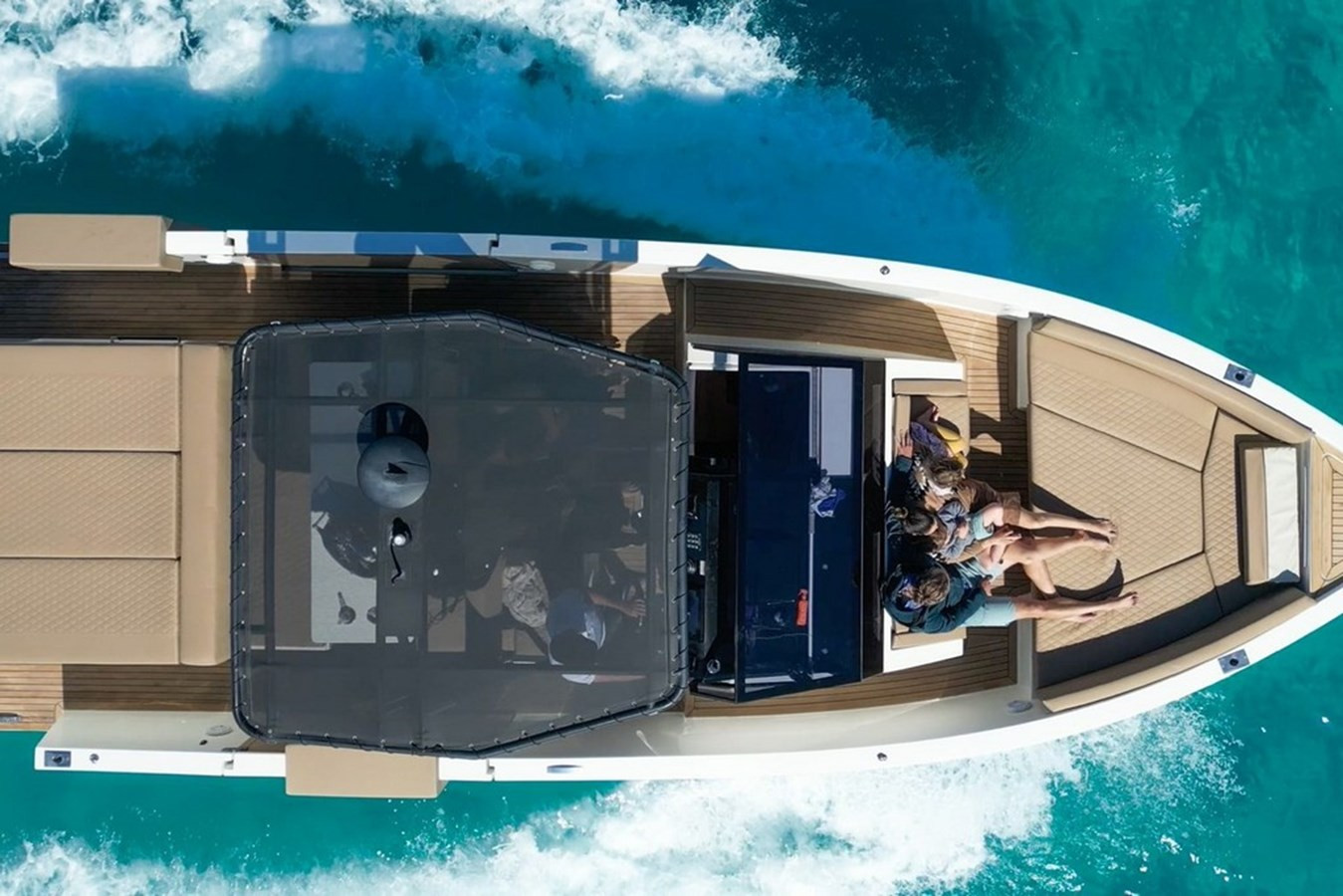 https://arconyachts.ams3.digitaloceanspaces.com/180533/conversions/large_4621584-optimize.jpg
